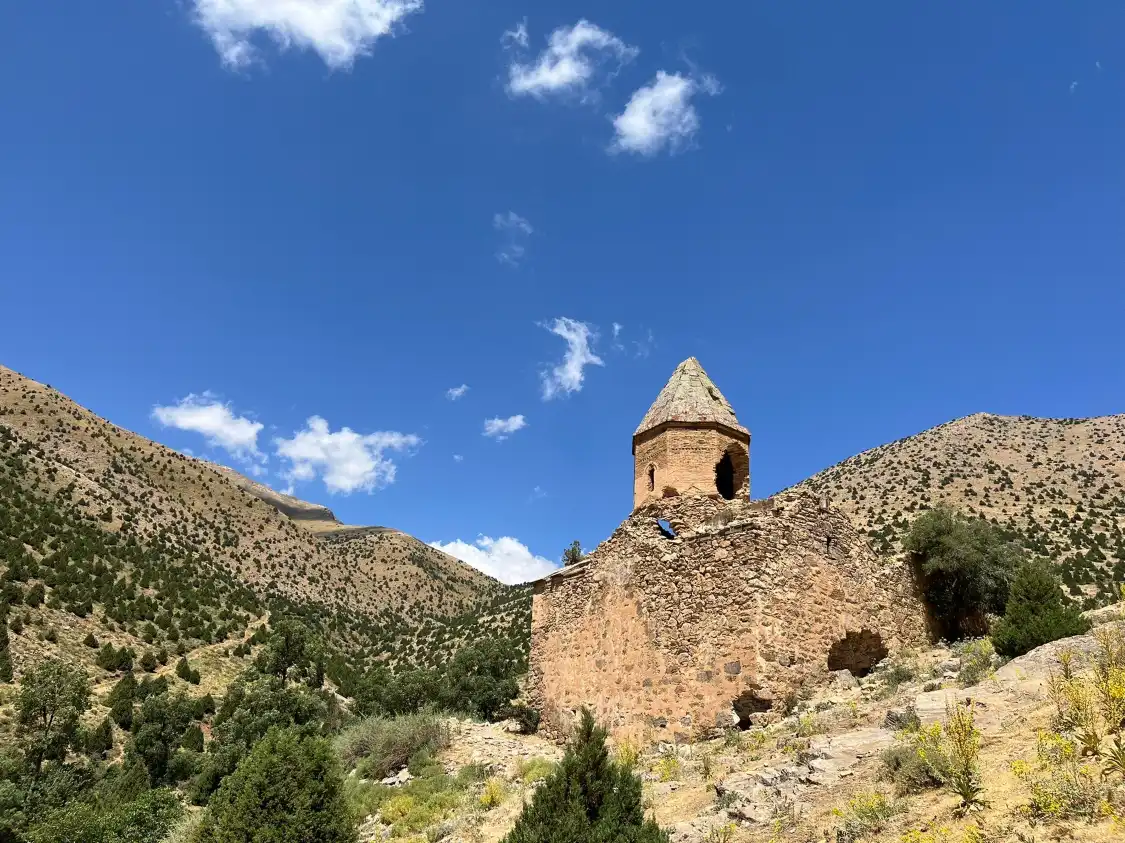 Hotels near Karmravank Armenian Monastery