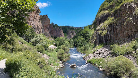 Road to Jermuk waterfalls