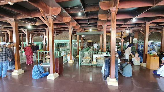 Wisata Religi Sunan Giri