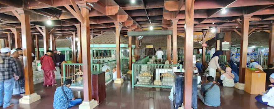 Wisata Religi Sunan Giri