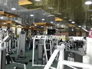 مركز GOLD'S GYM للرشاقة و كمال الأجسام
