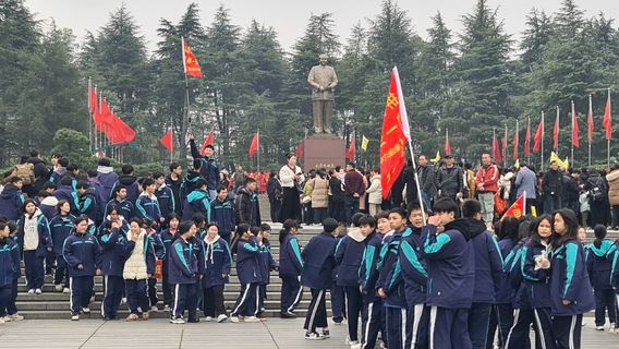 Mao Zedong Bronze Statue