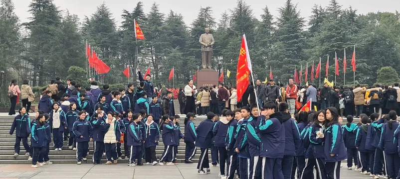 1_รูปปั้นบรอนซ์เหมา