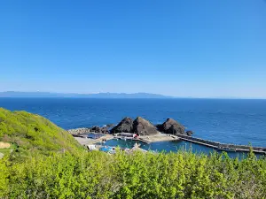Monument of the Popular Song "Tsugaru Kaikyō Fuyugeshiki" (Minmaya, Sotogahama Town)