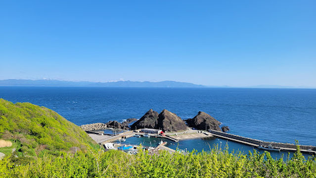 Monument of the Popular Song "Tsugaru Kaikyō Fuyugeshiki" (Minmaya, Sotogahama Town)