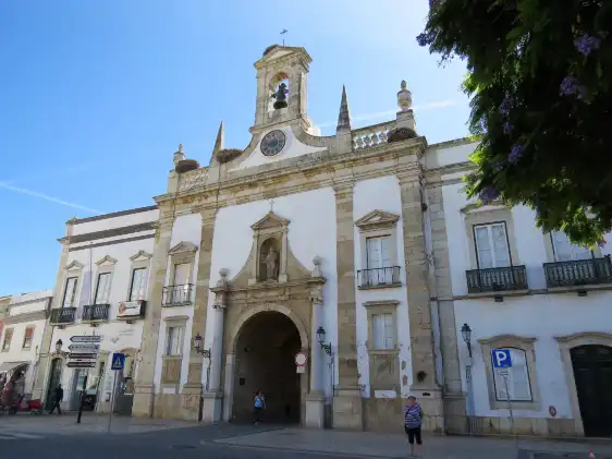 Hotels near Arco da Vila Interpretative Center