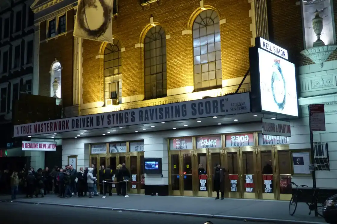 Hotels near Neil Simon Theatre
