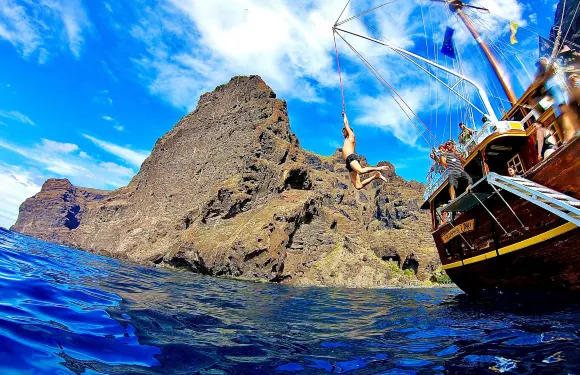 阿坎提拉德洛斯基