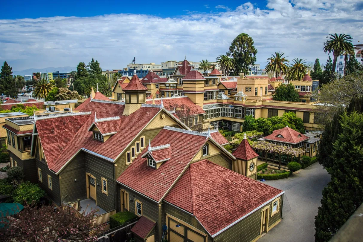 2_Winchester Mystery House