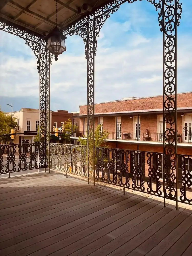 Hotel dekat Spring Street Museum