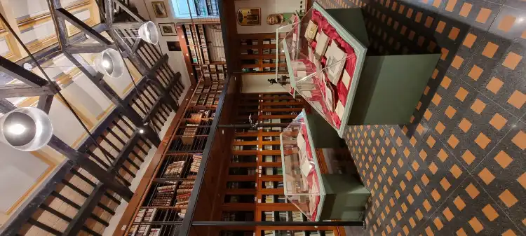Hotel dekat Museo Dantesco