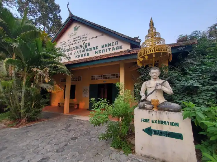Hotels near Krousar Thmey Exhibition Hall