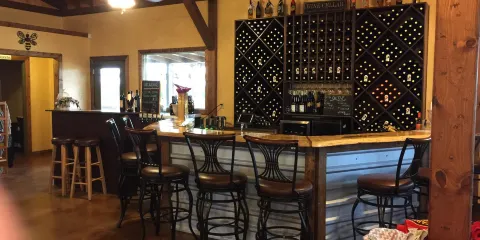 Dancing Bee Winery