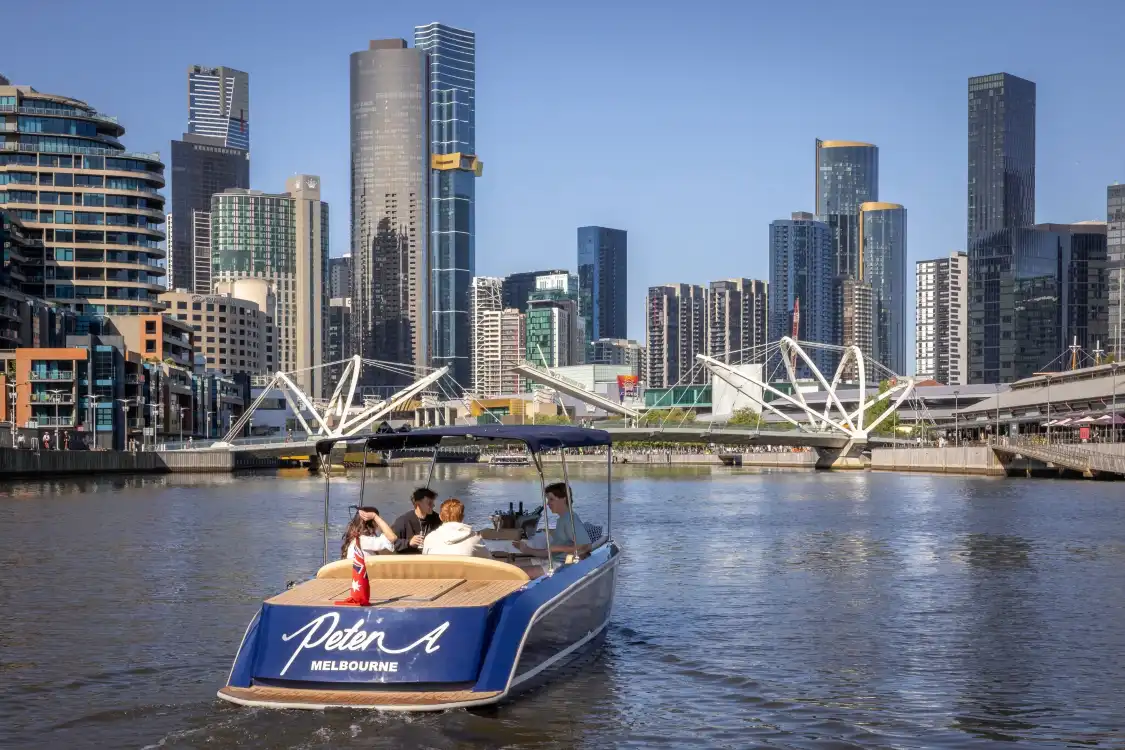 Melbourne Boat Hire 주변 호텔