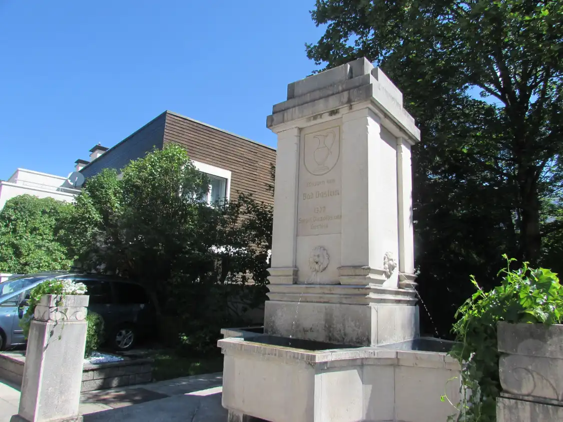 Hotels near Trinkwasserbrunnen am Mozart-Platz