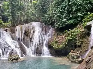 Kinahugan Falls