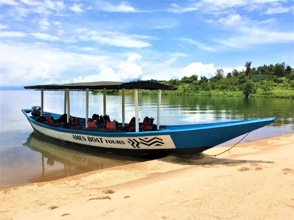 Hotels near Ames Boat & Tours
