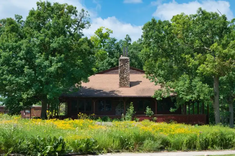 Hotels near Holler Park