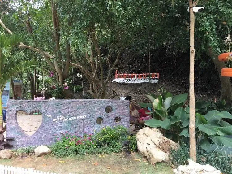 Các khách sạn gần Khao Sam Bat Cave