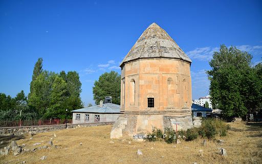 Kadem Paşa Hatun Kümbeti