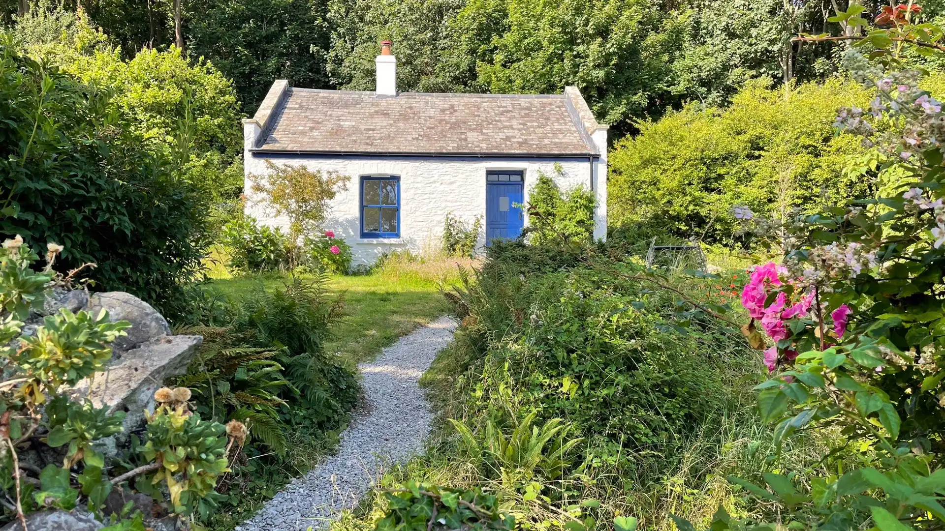 Hotels near Looe Island