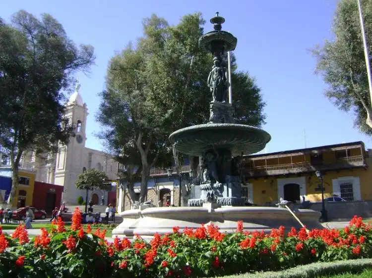 Plaza Grau 주변 호텔