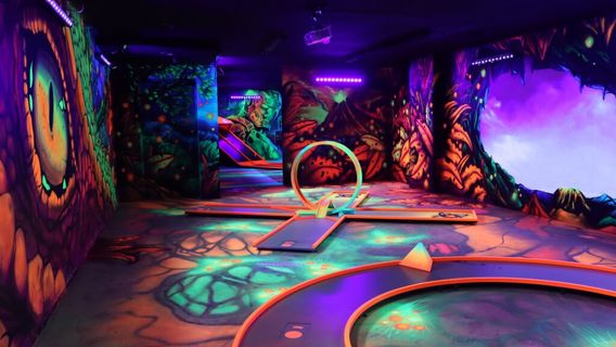 GlowZone 4D Schwarzlicht Minigolf Mainz