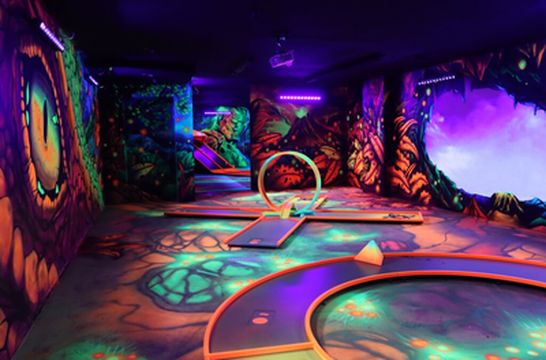 GlowZone 4D Schwarzlicht Minigolf Mainz