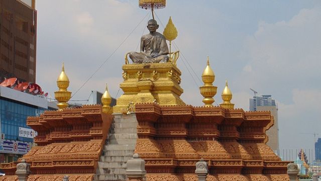 Statue of Samdech Choun Nath