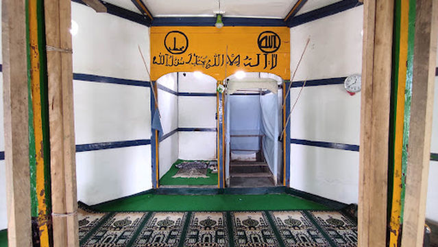Situs Masjid Tua Wertuar Patimburak