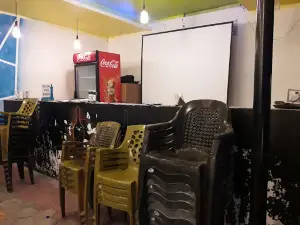 Vintage Cafe, Lounge & Bar