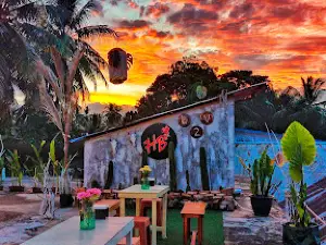 Ayam Gepuk HB & LV.2 ROOFTOP SEBATIK