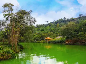 Wisata Danau Hijau Ulu Belu