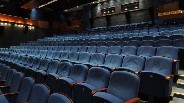 Bez Zabradli Theater