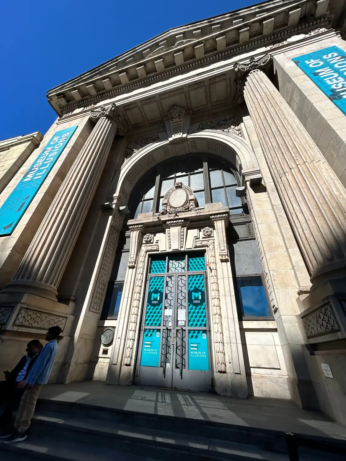 Hotels near Museum of Illusions