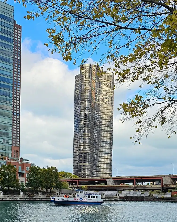 Hotels in der Nähe von Lake Point Tower