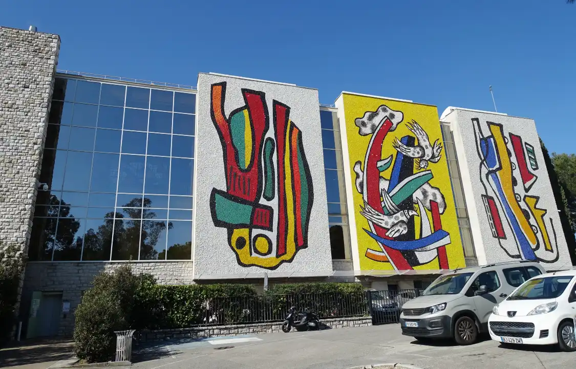 Các khách sạn gần Fernand-Léger National Museum