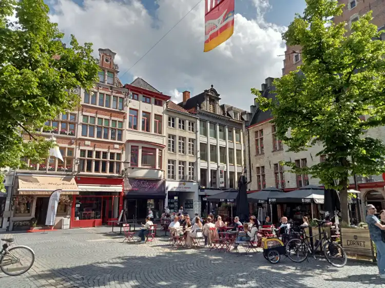 Hotels near Ijzerenleen