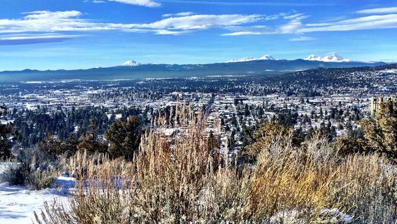 Pilot Butte State Scenic Viewpoint
