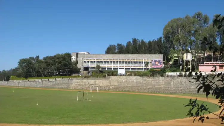 Các khách sạn gần Montfort School