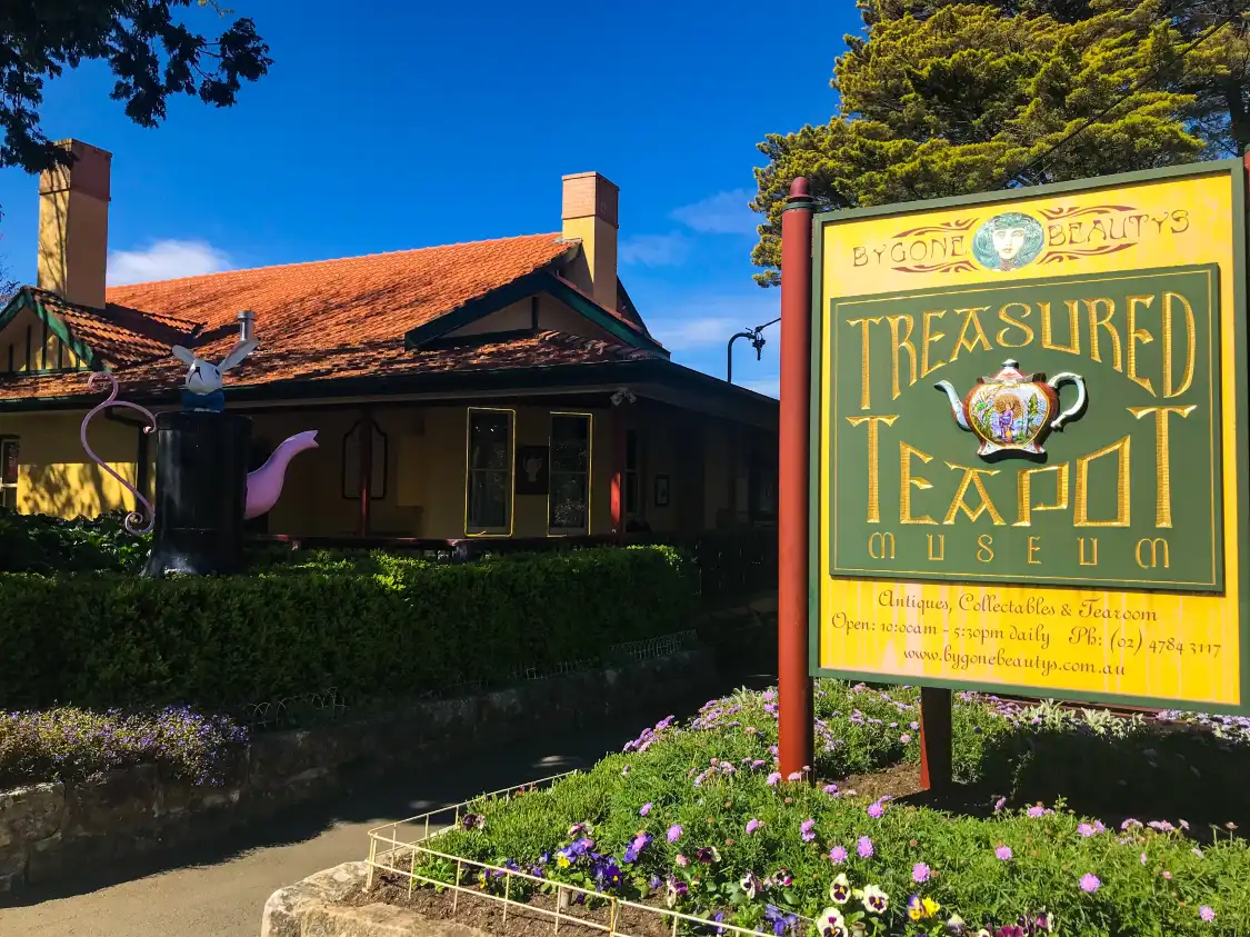 Hotels near Leura Mall