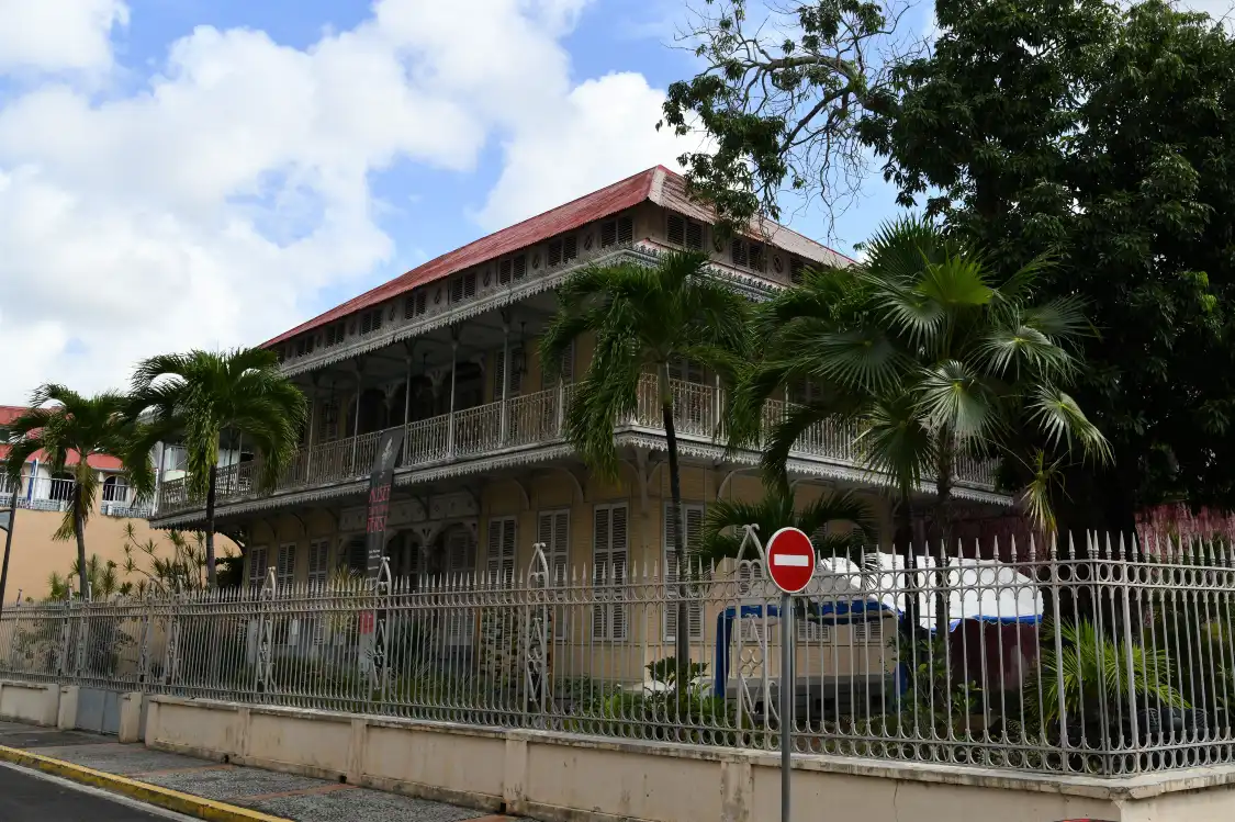 Hotels near Museum Saint-John Perse