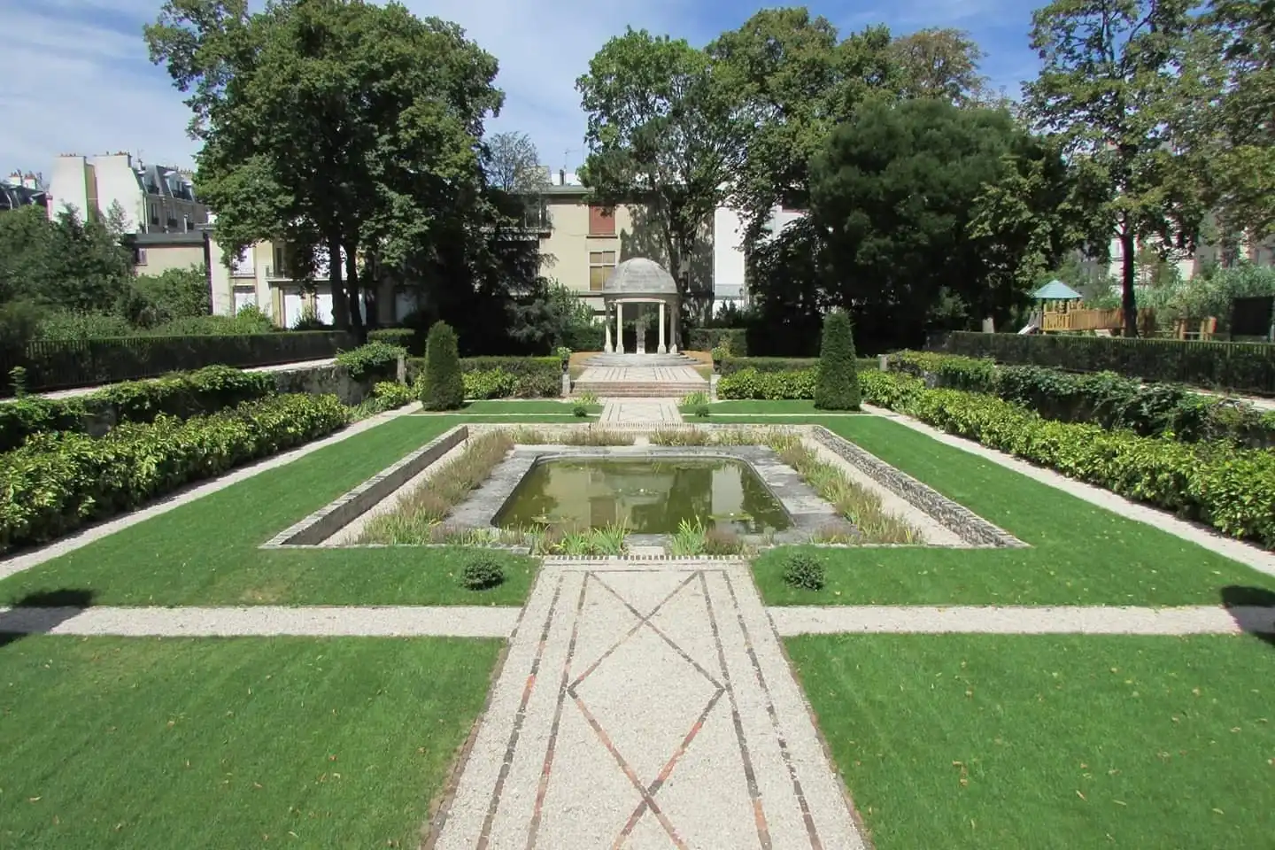 Hotels near Parc de la folie Saint James