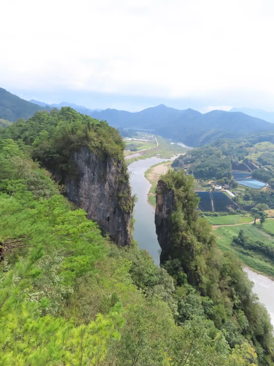 Hotels near Seondol Cliff