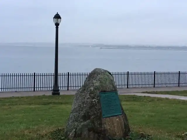 Hotels near Pardee Seawall