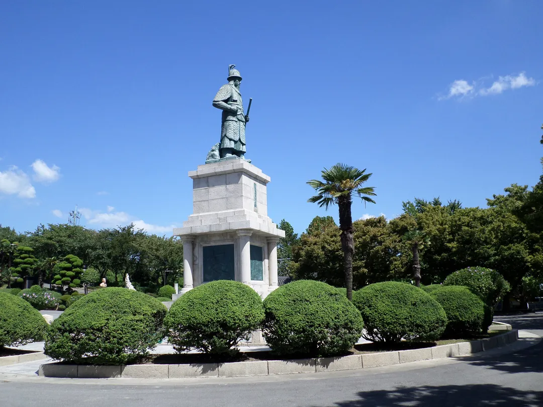 2_忠武古拉雕像