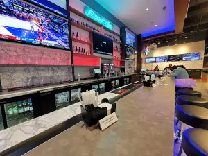 Round1 Bowling & Arcade Park City Center