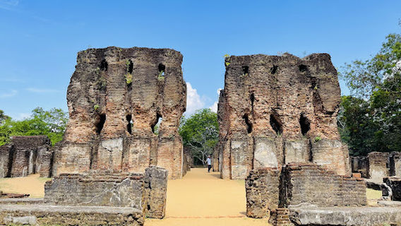Statue of King Parakramabahu