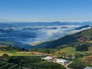 Casa nas Nuvens Leonardo Bueno