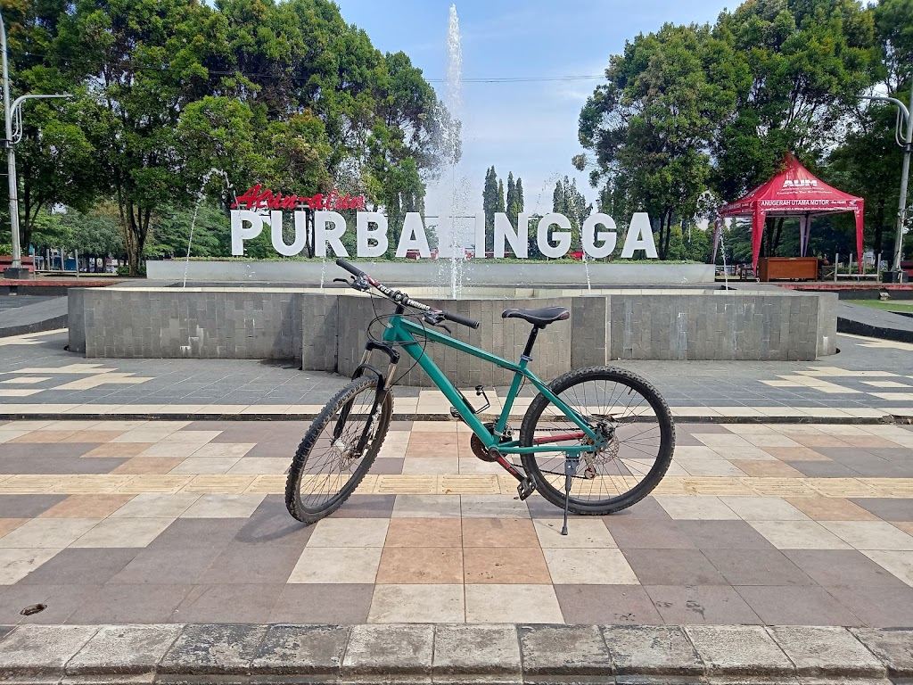 Compare 5 airports near Purbalingga